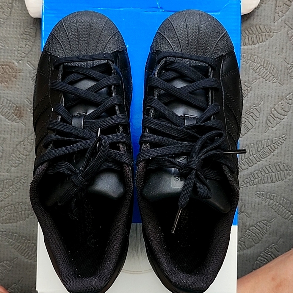 Adidas superstar all black